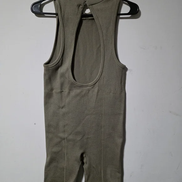 Forever 21 Olive Ribbed Sleeveless Top - Picture 3 of 3